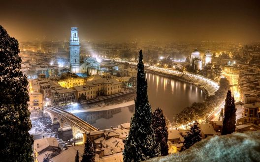 Обои на рабочий стол Заснеженный ночной город Верона / Verona, Италия / Italia