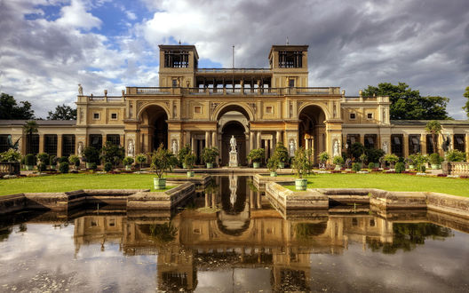 Обои на рабочий стол Небольшой пруд с видом на здание, Orangery Palace, Potsdam, Brandenburg, Germany,