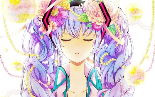 Обои на рабочий стол Vocaloid Hatsune Miku / Вокалоид Хатсуне Мику с закрытыми глазами и приоткрытым ртом, с цветами и жемчугом в волосах, вокруг летают желтые пузыри с отражающимися в них нотами