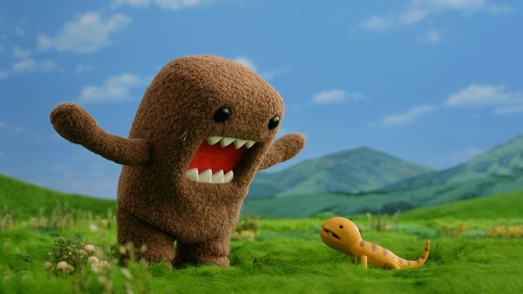 Обои на рабочий стол Domo-kun / Домо-кун пугает ящерицу