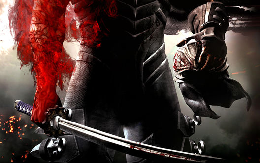 Обои на рабочий стол Герой игры Ninja Gaiden Рю Хаябуса / Ryu Hayabusa в крови, с мечем в одной руке и шлемом в другой