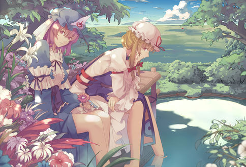 Обои на рабочий стол Якума Юкари и Сайгедзи Ююко / Yakumo Yukari and Saigyouji Yuyuko из игры Тохо / Touhou сидят в саду на скамейке, опустив ноги в воду