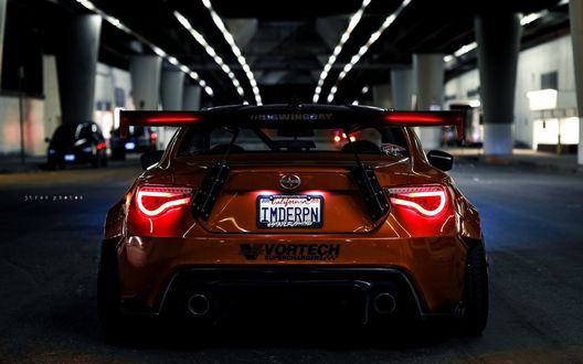 Обои на рабочий стол Автомобиль SCION в гараже (jtran photos)