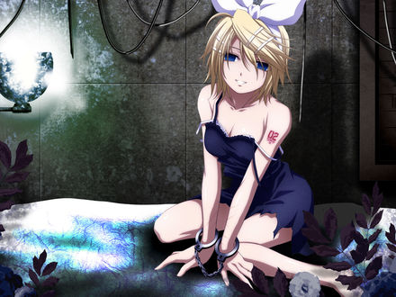 Обои на рабочий стол Улыбающаяся Вокалоид Кагамине Рин / Vocaloid Kagamine Rin в коротком платье со спущенными бретельками, в наручниках, сидит у стены