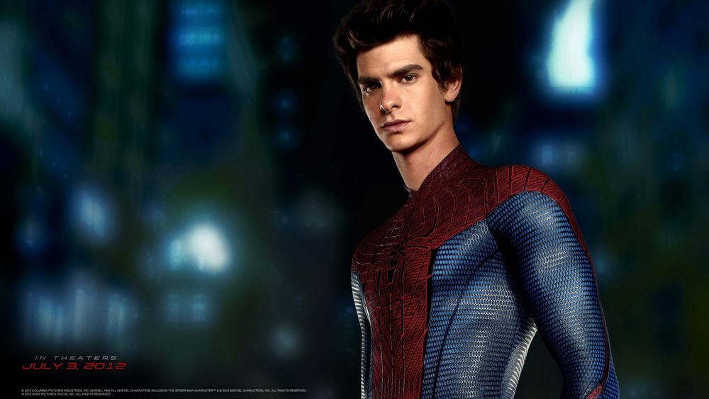 Обои для рабочего стола Эндрю Гарфилд / Andrew Garfield на постере к фильму Новый Человек-паук / Amazing Spider Man