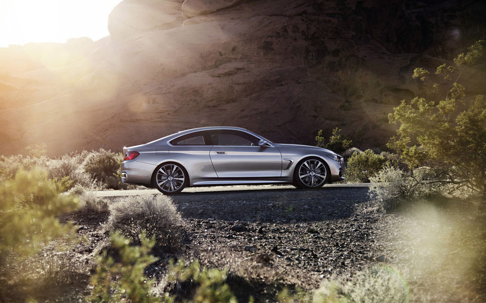 Обои для рабочего стола Серебристый автомобиль BMW 4-Series Coupe (F32) / БМВ стоит на фоне горы
