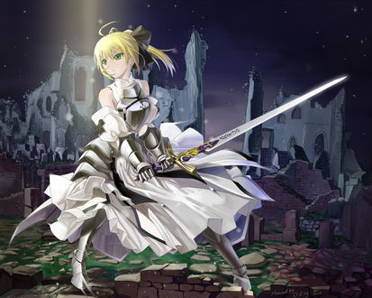 Обои на рабочий стол Saber / Сейбер персонаж из аниме и игры Fate. Stay Night / Судьба. Ночь Прибытия стоит ночью с двуручным мечом в руках на фоне развалин (художник O-King)