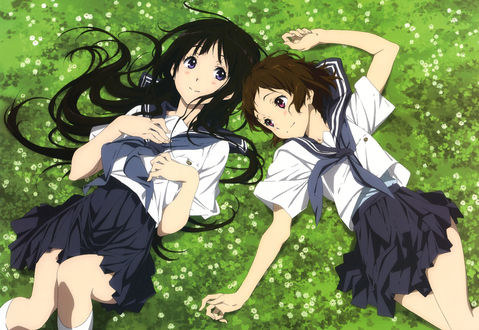 Обои на рабочий стол Eru Chitanda / Эру Титанда и Mayaka Ibara / Маяка Ибара героини аниме Hyouka: You cant escape / Хека: Тебе не сбежать лежат на траве