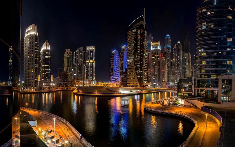 Обои для рабочего стола Ночной город Dubai / Дубай - крупнейший город Объединенных Арабских Эмиратов (ОАЭ)
