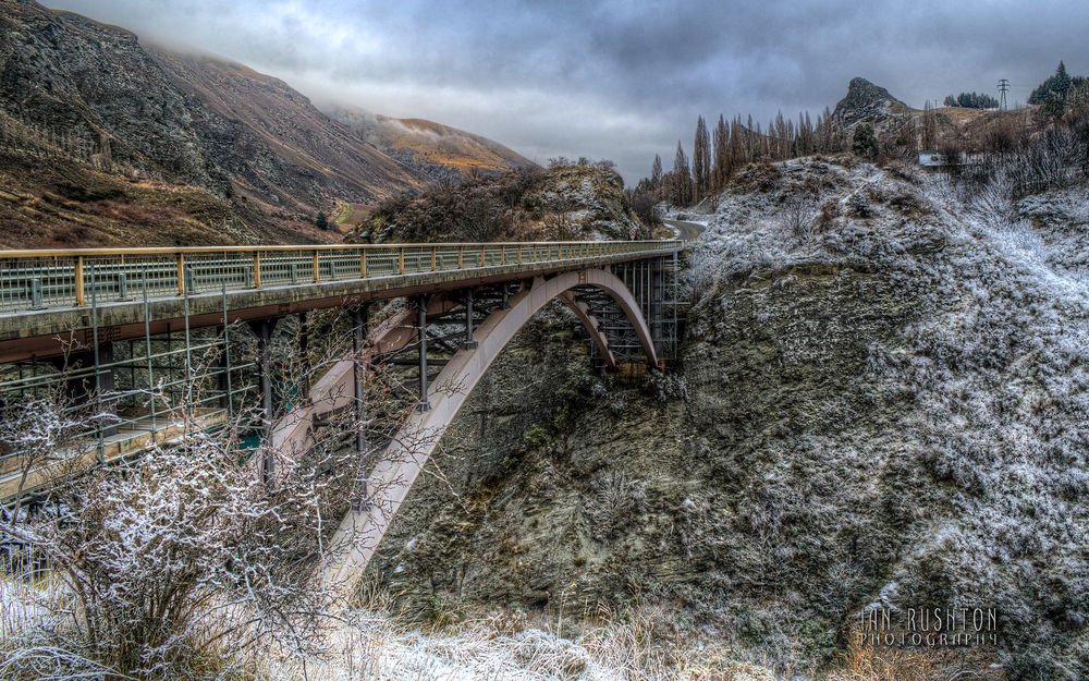 Обои для рабочего стола Мост через реку Каварау, Новая Зеландия / Kawarau, New Zealand, фотограф Ян Раштон / Ian Rushton