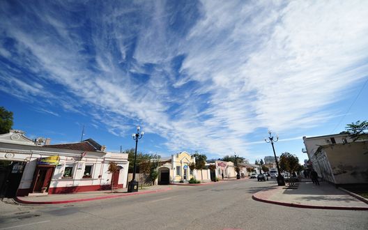 Обои на рабочий стол Красивые облака над городом