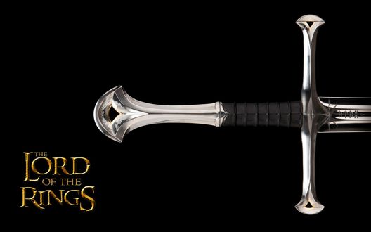 Обои на рабочий стол Меч на черном фоне (Lord of the Rings / Властелин колец)
