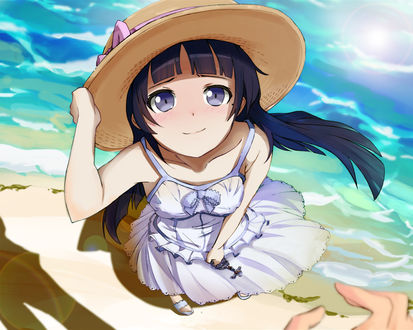Обои на рабочий стол Gokou Ruri (Kuroneko) / Рури Гоко (Куронеко) из аниме Моя младшая сестра не может быть такой милой / Ore no Imouto ga Konnani Kawaii Wake ga Nai / OreImo в летнем платьице и шляпке стоит у моря, и улыбаясь смотрит вверх