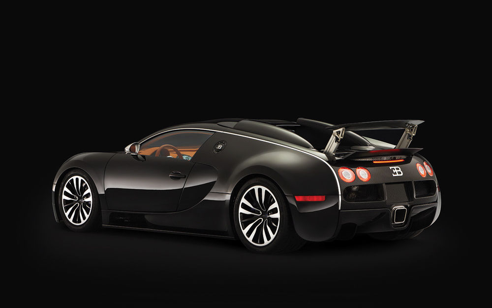 Обои для рабочего стола Bugatti на темном фоне