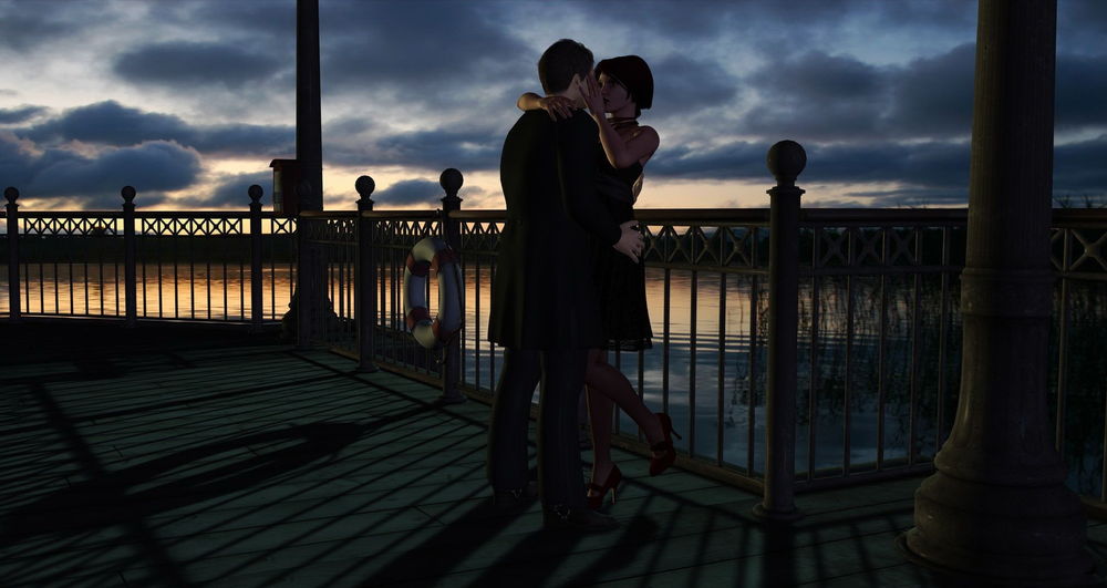 Обои для рабочего стола Влюбленная пара. стоящая в обнимку на набережной реки в сумерках на фоне пасмурного неба