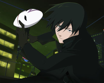 Обои на рабочий стол Хей из аниме Darker then Black / Темнее черного с маской в руке на фоне ночного города
