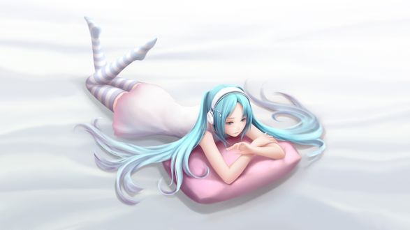 Обои на рабочий стол Vocaloid Miku Hatsune / Вокалоид Мику Хатсуне лежит на подушке в наушниках
