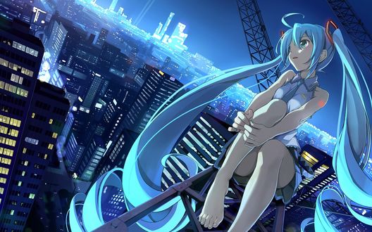 Обои на рабочий стол Vocaloid Hatsune Miku / Вокалоид Хатсуне Мику сидит на железной конструкции, обхватив руками ногу, любуясь ночным городом