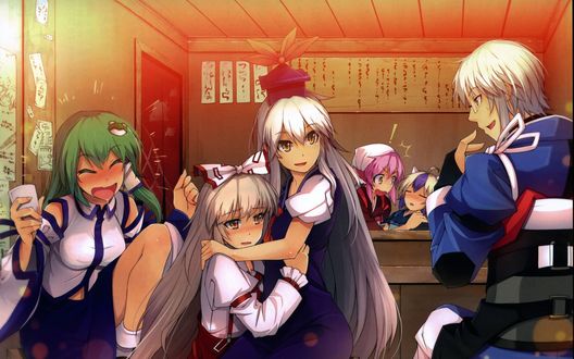 Обои на рабочий стол Fujiwara no Mokou обнимает девочку перед смущенным парнем, рядом веселая Kochiiya Sanae со стаканом в руке из игры Touhou / Проект Восток