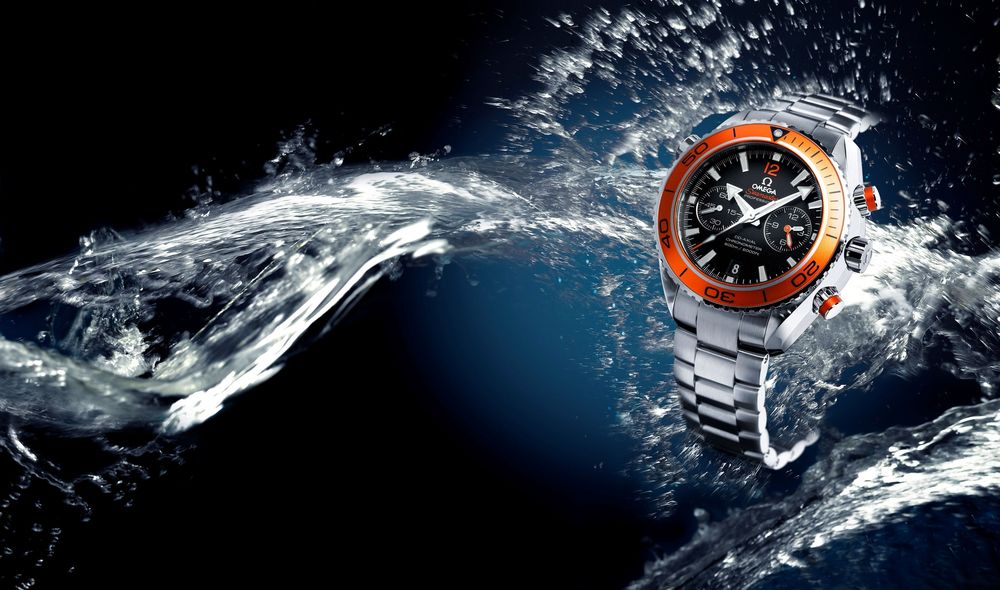 Обои для рабочего стола Наручные часы марки Omega Seamaster Professional под водой