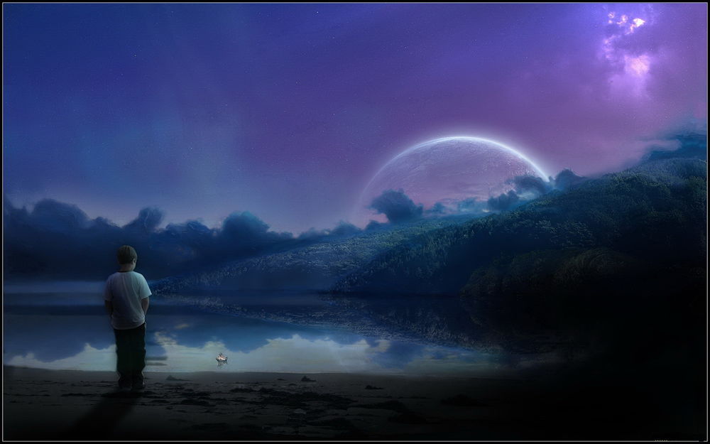 Обои для рабочего стола Мальчик, стоящий на берегу водоема и спустивший на воду небольшой макет светящегося парусника на фоне вечернего неба и взошедшей планеты