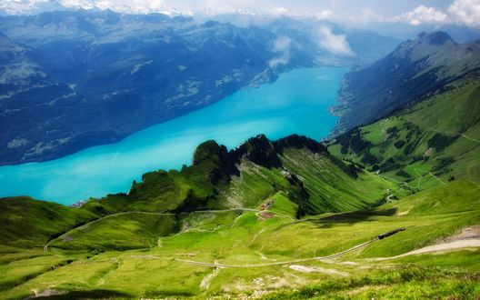 Обои на рабочий стол Бриенцское озеро / Brienz Lake и его окрестности сняты с вершины горы Ротхорн / Rothorn, Швейцария / Switzerland