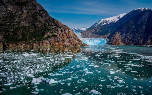 Обои на рабочий стол Ледоход в национальном парке Глейшер Бей / Glacier Bay на юго-восточном побережье Аляски / Alaska, США / USA