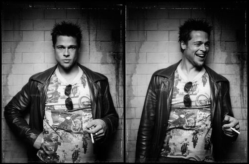 Обои на рабочий стол Американский актер и продюсер Брэд Питт / Brad Pitt с сигаретой в руках