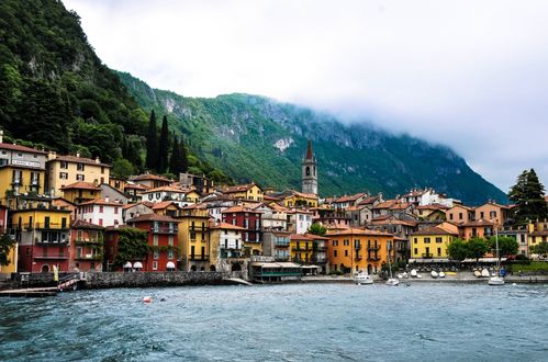 Обои на рабочий стол Варенна, Италия, озеро Комо / Varenna, Italy, Lake Como