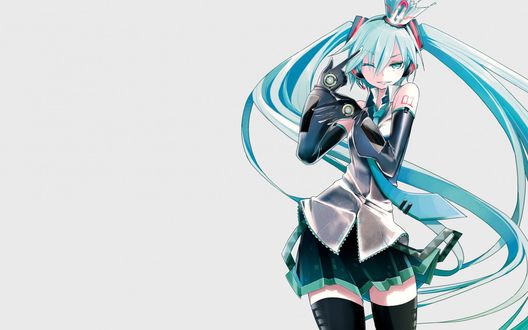Обои на рабочий стол Vocaloid Hatsune Miku / Вокалоид Хатсуне Мику с короной на голове