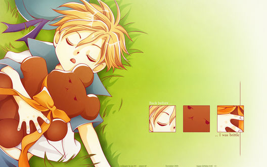 Обои на рабочий стол Хани из аниме Ouran High School Host Club / Клуб Свиданий Старшей Школы Оран спит на траве, прижимая к себе плюшевого медведя