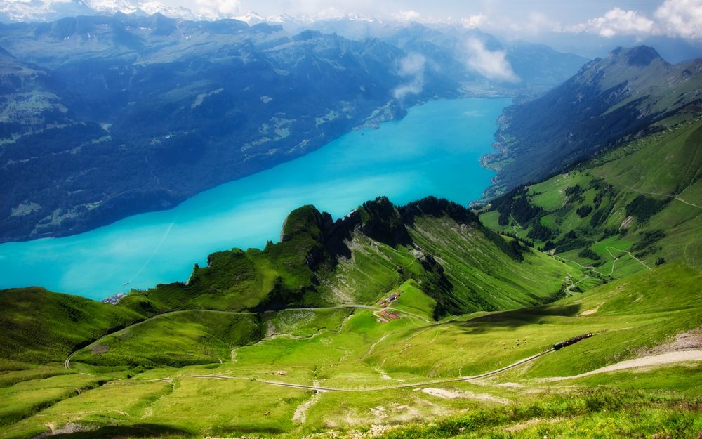 Обои для рабочего стола Бриенцское озеро / Brienz Lake и его окрестности сняты с вершины горы Ротхорн / Rothorn, Швейцария / Switzerland