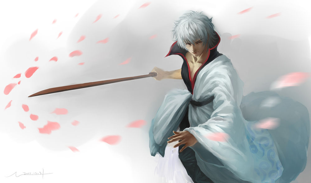 Обои для рабочего стола Sakata Gintoki / Саката Гинтоки из аниме Гинтама / Gintama в кимоно, с деревянным мечом в руке, вокруг летают нежно-розовые лепестки сакуры