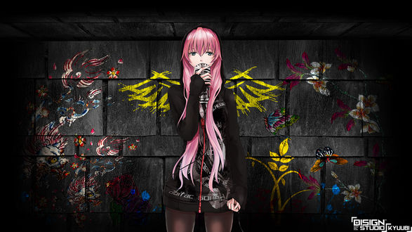Обои на рабочий стол Vocaloid Megurine Luka / Вокалоид Мегурине Лукас микрофоном в руках стоит напротив разрисованной стены
