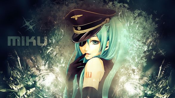 Обои на рабочий стол Vocaloid Hatsune Miku / Вокалоид Хатсуне Мику с повязкой на глазу, в фуражке на голове, прикусывает палец (miku)