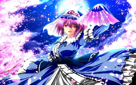 Обои на рабочий стол Ююко Сайгедзи / Yuyuko Saigyouji из игры Тохо / Проект Восток / Touhou Project подняла руку с веером на фоне луны и деревьев сакуры с облетающими лепестками