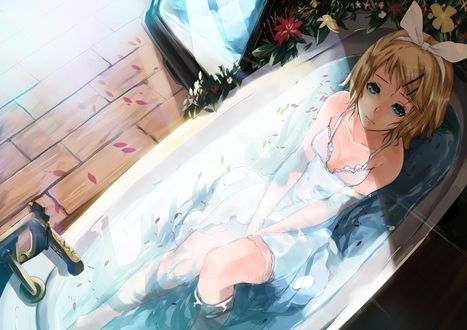 Обои на рабочий стол Vocaloid / Вколоид Kagamine Rin / Кагамине Рин сидит в ванне