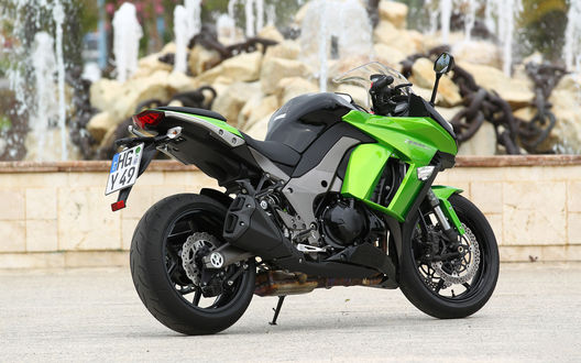 Обои на рабочий стол Черно-зеленый мотоцикл Кавасаки / Kawasaki Z1000SX