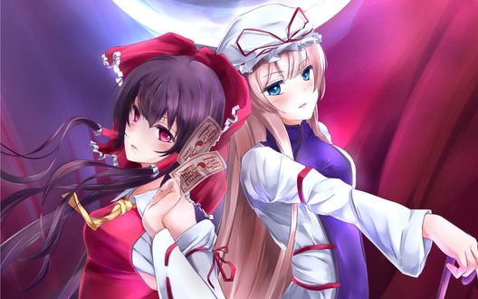 Обои на рабочий стол Youkari Yakumo / Юкари Якумо и Рейму Хакурей / Reimu Hakurei стоит держа в руке бумажки, рядом стоит девушка смущенно смотря вперед, из игры Тохо / Проект Восток / Touhou Project