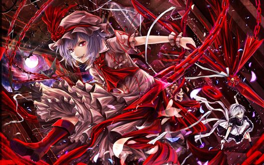 Обои на рабочий стол Ремилия Скарлет / Remilia Scarlet из игры Тохо / Проект Восток / Touhou Project в платье и в чепчике держит в руке оружие, позади бежит девушка в двумя ножами на фоне полной луны и цепей