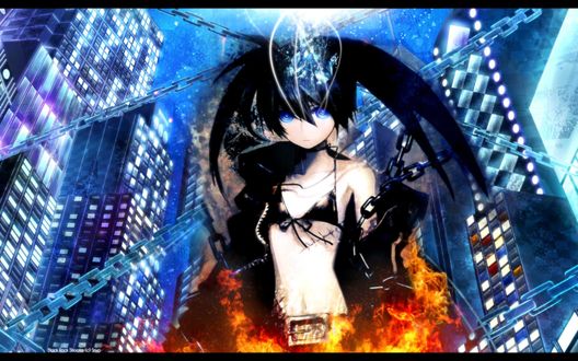 Обои на рабочий стол Мато Курой / Mato Kuroi из аниме Стрелок с Черной скалы / Black Rock Shooter стоит на фоне цепей и города