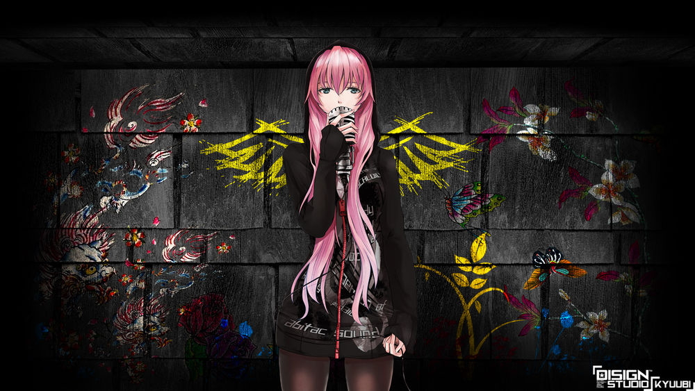 Обои для рабочего стола Vocaloid Megurine Luka / Вокалоид Мегурине Лукас микрофоном в руках стоит напротив разрисованной стены
