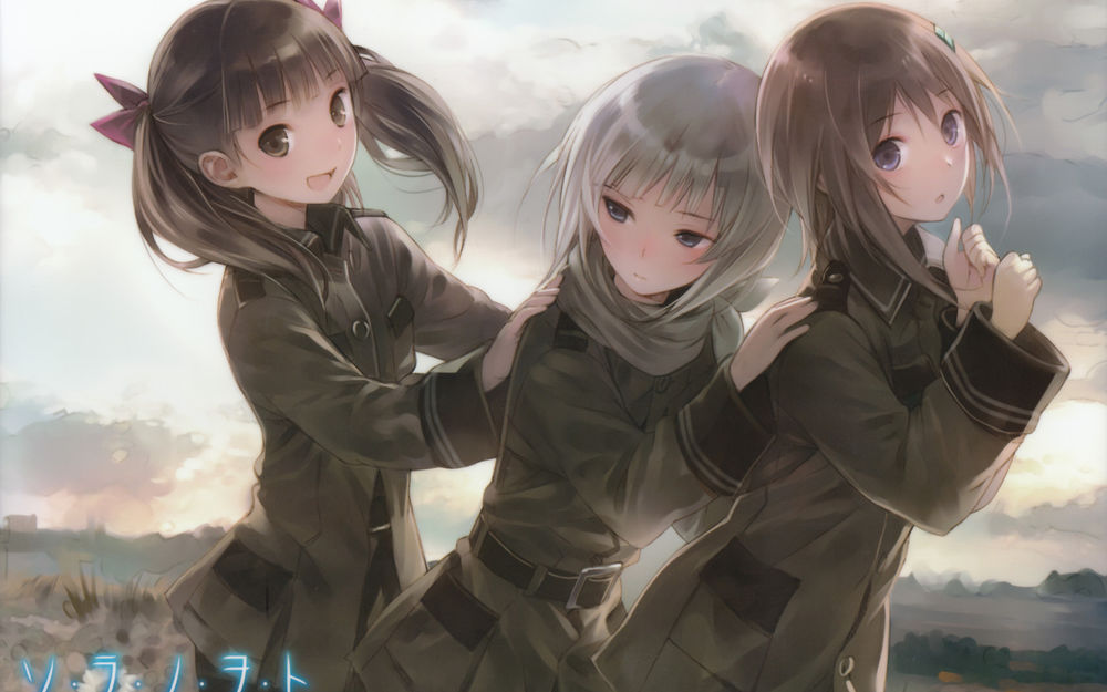 Обои для рабочего стола Три девушки стоят на фоне пасмурного неба