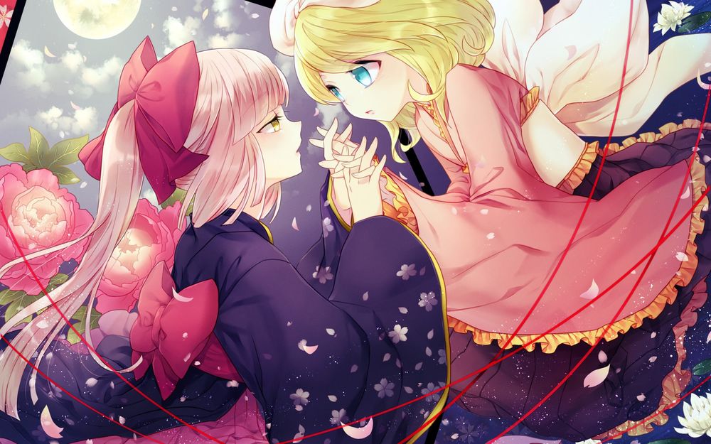 Обои для рабочего стола Vocaloid Megurine Luka и Kagamine Rin в кимоно держат друг друга за руки на фоне цветов и полной луны