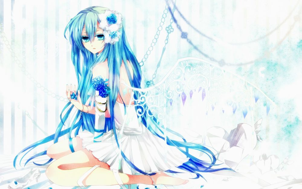 Обои для рабочего стола Vocaloid Hatsune Miku / Вокалоид Хатсуне Мику в белом платье с крыльями и цветами в волосах, сидит держа в руке синие лепестки роз