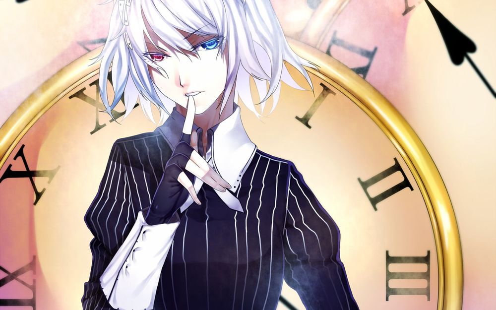 Обои для рабочего стола Светловолосая Sakuya Izayoi / Сакуя Изаеи приложив палец к губам стоит на фоне часов, персонаж из серии компьютерных игр Touhou Project / «Проект «Восток»»