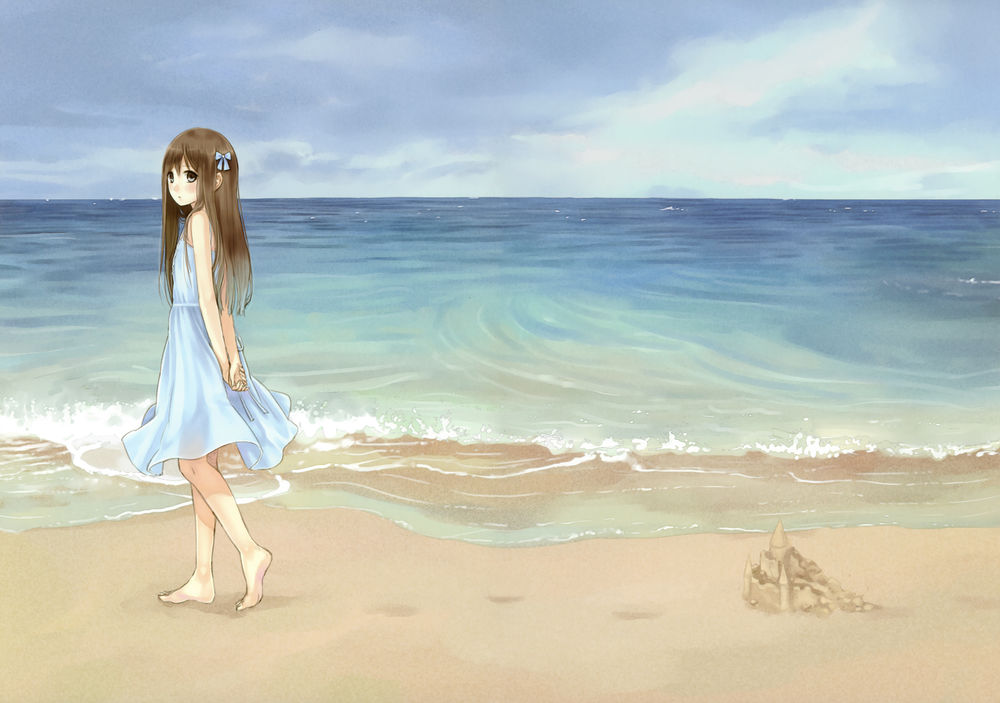 Обои для рабочего стола Девушка в светлом платье идет по песку на фоне моря и неба