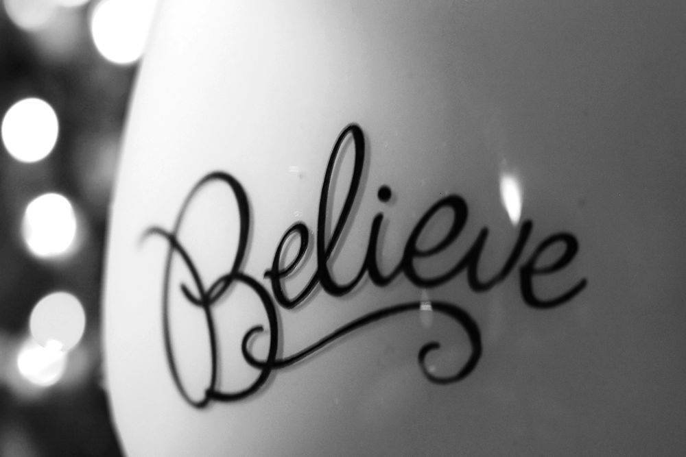 Обои для рабочего стола Ажурная надпись Believe / Верь