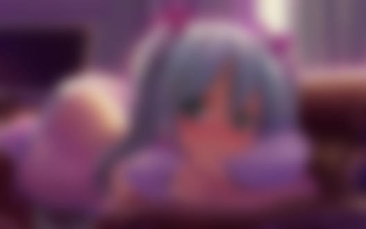 Обои на рабочий стол Улыбающаяся полуобнаженная vocaloid Hatsune Miku / Хатсуне Мику лежит на диване