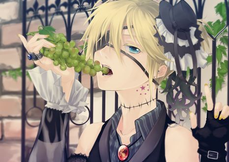 Обои на рабочий стол Vocaloid Len Kagamine / Воколоид Лен Кагамине ест виноград